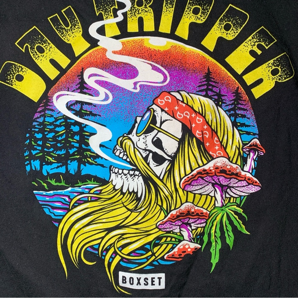 BOXSET MENS MEDIUM CREW NECK T SHIRT DAY TRIPPER MUSHROOMS UNISEX CHEECH 100%‎